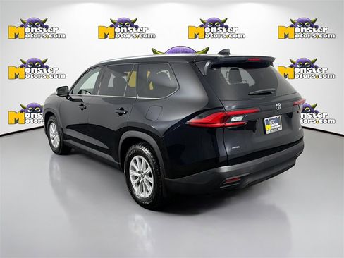 Used 2024 Toyota Grand Highlander XLE image 7