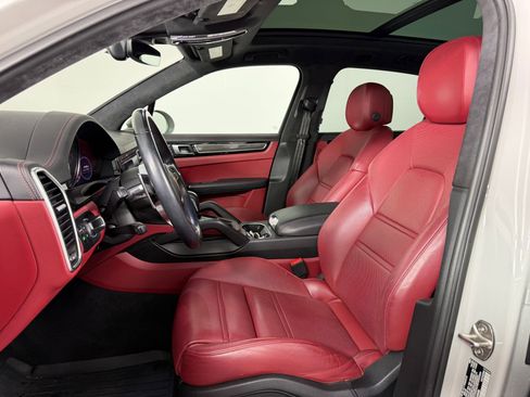 Certified 2022 Porsche Cayenne GTS image 5