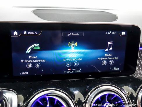 Used 2021 Mercedes-Benz GLB 250 4MATIC w/ Premium Package image 21