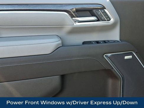 Used 2024 Chevrolet Silverado 2500 LTZ w/ LTZ Convenience Package image 16