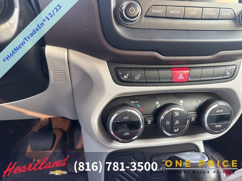 Used 2015 Jeep Renegade Limited image 9