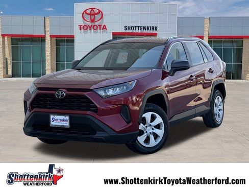 Used 2020 Toyota RAV4 LE FWD image 1