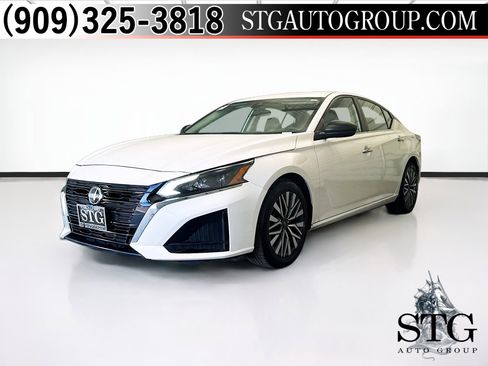 Used 2024 Nissan Altima 2.5 SV FWD image 1