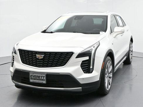 Used 2021 Cadillac XT4 Premium Luxury w/ Technology Package AWD/4WD image 3