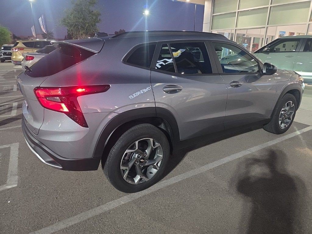 Used 2026 Chevrolet Trax LT w/ Driver Confidence Package FWD image 9