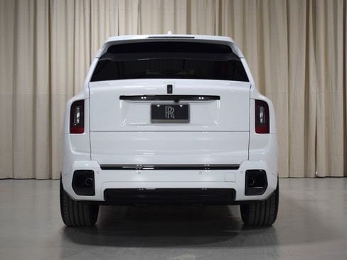 New 2026 Rolls-Royce Cullinan Black Badge image 11
