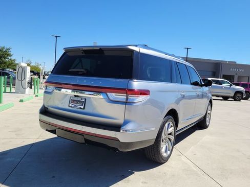 Used 2023 Lincoln Navigator L Reserve AWD/4WD image 3