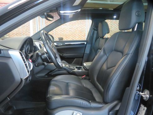 Used 2016 Porsche Cayenne AWD/4WD image 15
