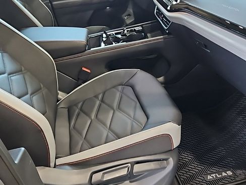 New 2026 Volkswagen Atlas Peak Edition image 13