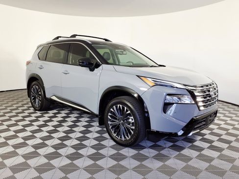 Used 2025 Nissan Rogue Platinum AWD/4WD image 3