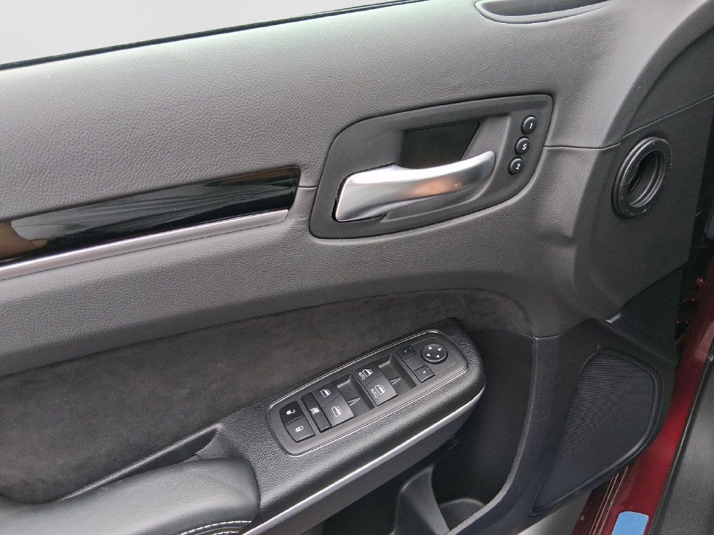 Used 2023 Chrysler 300 C RWD image 9