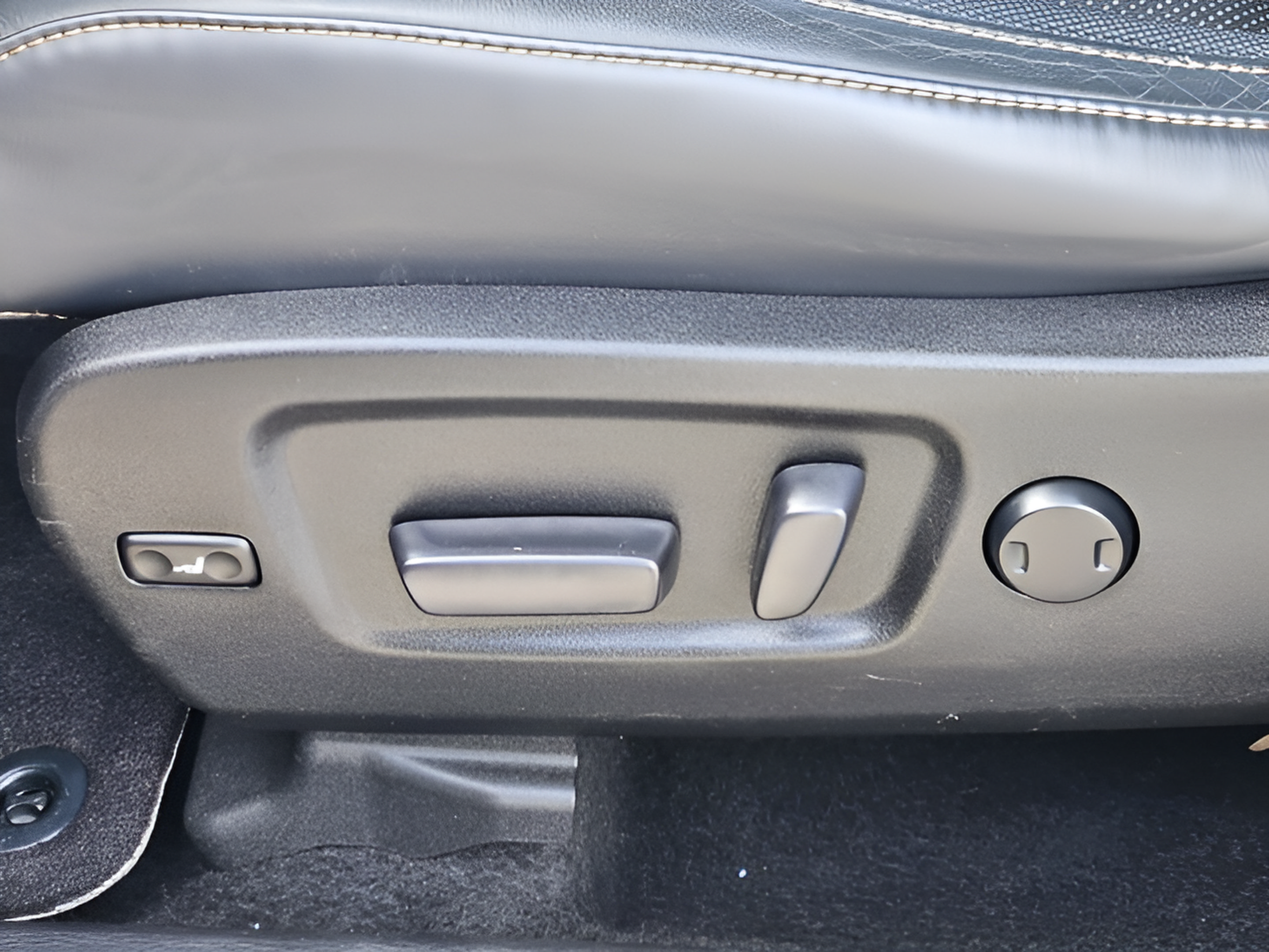 Used 2019 Toyota Highlander Limited FWD image 14