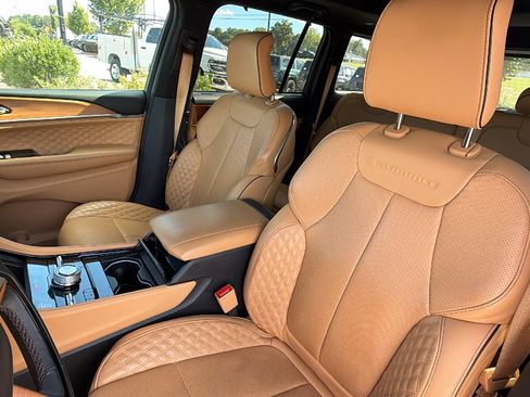 Used 2024 Jeep Grand Cherokee Summit AWD/4WD image 18