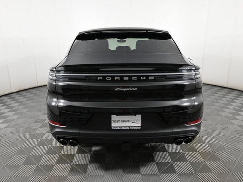 Used 2025 Porsche Cayenne Coupe image 32