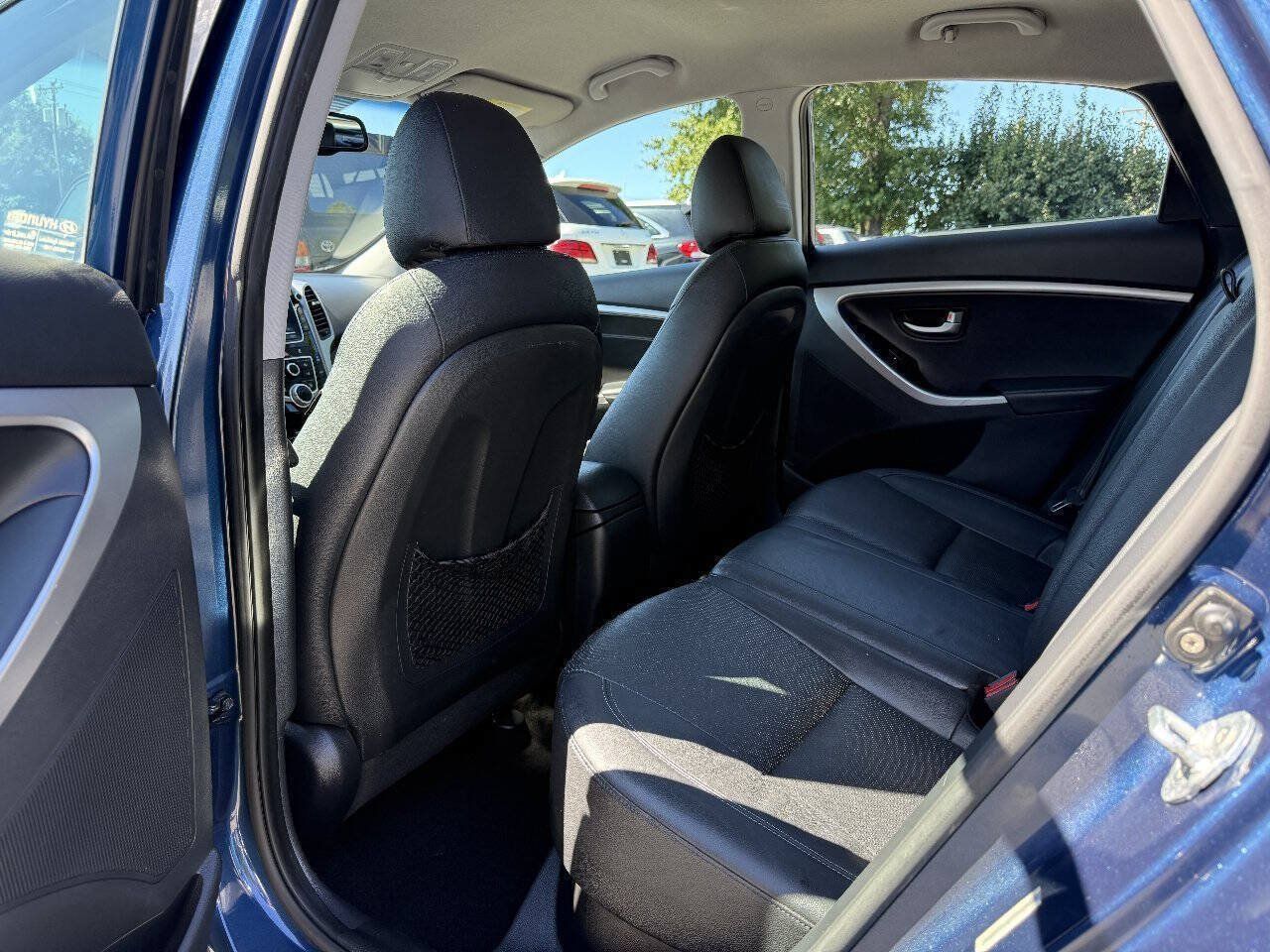 Used 2015 Hyundai Elantra GT w/ Option Group 02 FWD image 7