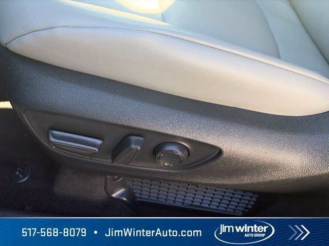 Used 2025 Toyota Sienna XLE FWD image 25