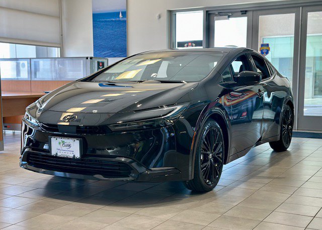 New 2027 Toyota Prius FWD image 1