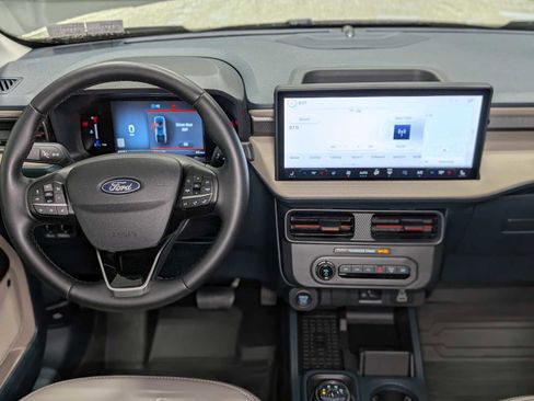 Used 2025 Ford Maverick Lariat w/ 4K Tow Package AWD/4WD image 5