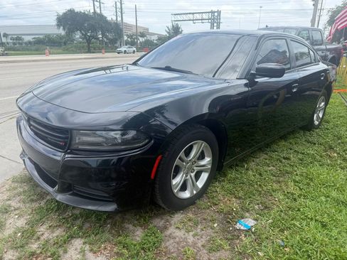 Used 2021 Dodge Charger SXT w/ Leather Interior Group RWD image 3