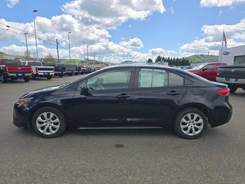 Used 2024 Toyota Corolla LE image 2