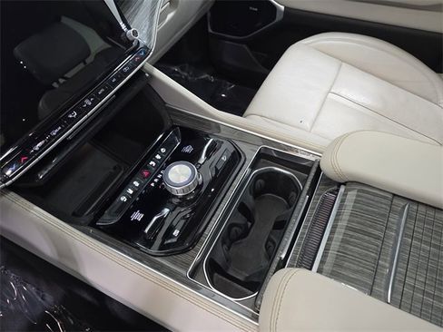 Used 2022 Jeep Wagoneer Series III w/ Premium Group I image 25