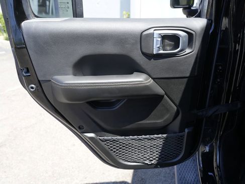 Used 2024 Jeep Wrangler Unlimited Sahara w/ Technology Group AWD/4WD image 29