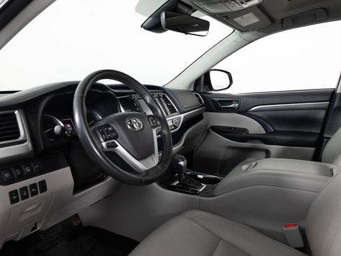 Used 2019 Toyota Highlander Limited Platinum AWD/4WD image 14