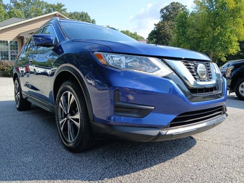 Used 2020 Nissan Rogue SV w/ Premium Package FWD image 4