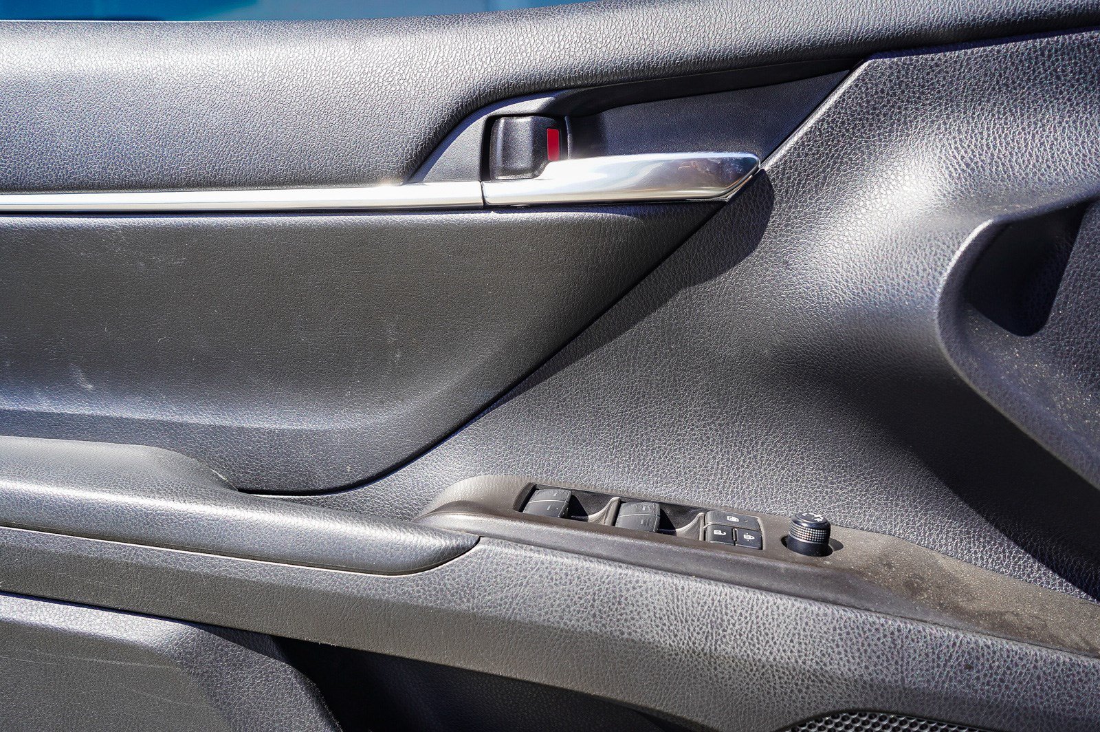 Used 2023 Toyota Camry LE FWD image 21