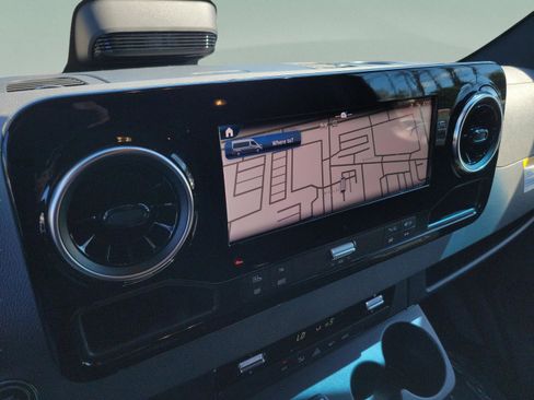 Used 2025 Mercedes-Benz Sprinter 2500 image 25