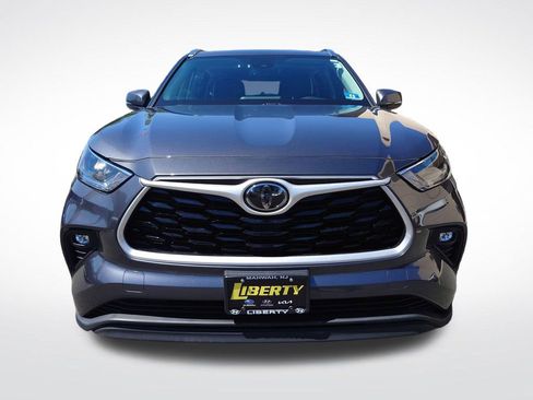 Used 2020 Toyota Highlander XLE AWD/4WD image 8