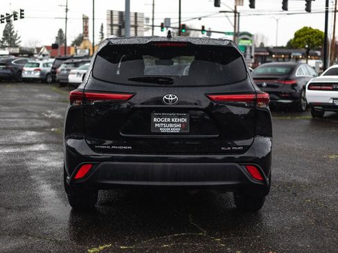 Used 2023 Toyota Highlander XLE image 11