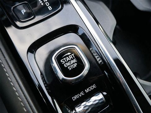 Used 2018 Volvo S90 T8 Inscription w/ Convenience Package image 26