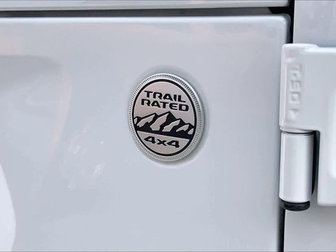 Used 2022 Jeep Wrangler Unlimited Sahara w/ LED Lighting Group AWD/4WD image 10