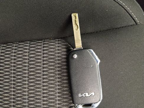 Used 2023 Kia Sorento LX FWD image 32