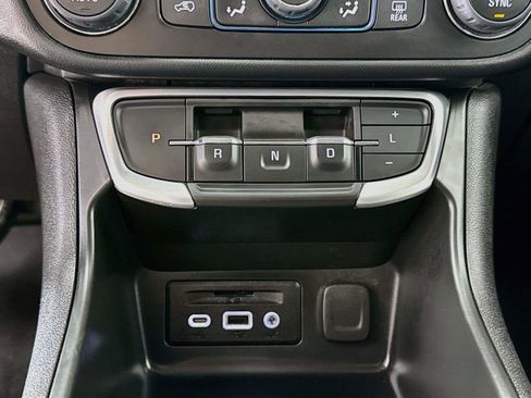 Used 2023 GMC Terrain SLT AWD/4WD image 15