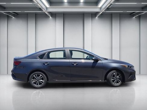 Certified 2024 Kia Forte LXS FWD image 3