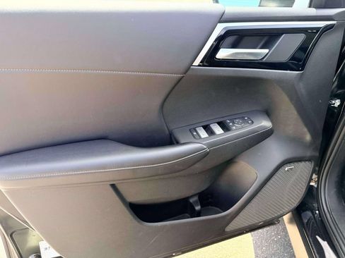 Used 2025 Mitsubishi Outlander SE FWD image 17