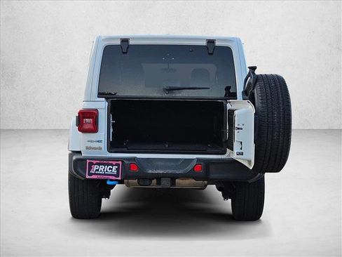 Used 2022 Jeep Wrangler Unlimited Sahara w/ Cold Weather Group AWD/4WD image 7