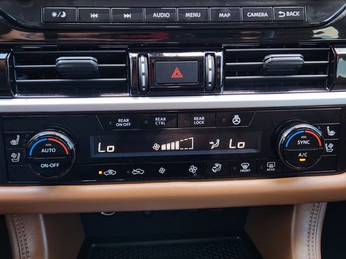 Used 2025 Nissan Pathfinder Platinum w/ Cargo Package FWD image 21
