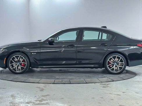 Used 2023 BMW 530e xDrive w/ Premium Package image 5