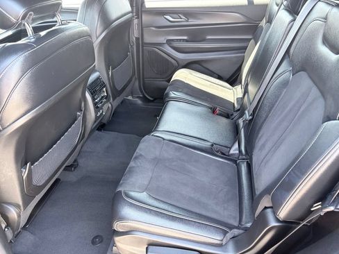 Used 2024 Jeep Grand Cherokee L Laredo AWD/4WD image 8