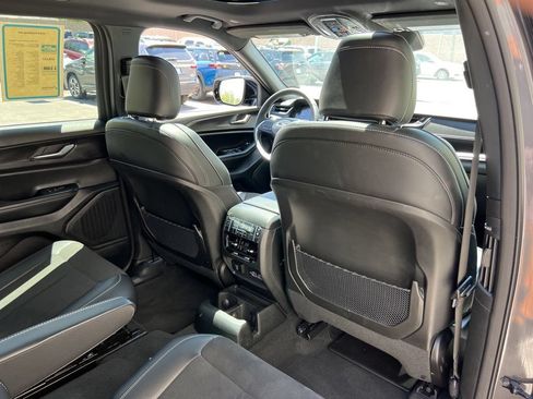 Used 2025 Jeep Grand Cherokee L Altitude AWD/4WD image 26