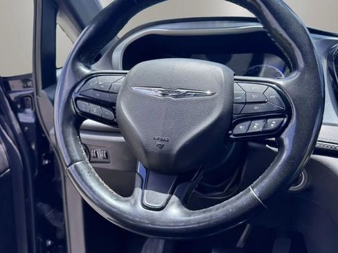 Used 2022 Chrysler Pacifica Touring-L w/ S Appearance Package FWD image 18