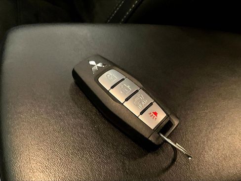 Used 2024 Mitsubishi Outlander SE image 34