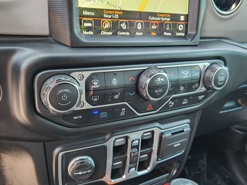 Used 2021 Jeep Wrangler Unlimited Sahara AWD/4WD image 10