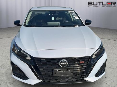 Used 2023 Nissan Altima 2.5 SR w/ SR Premium Package image 4