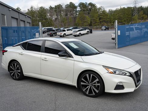 Used 2019 Nissan Altima 2.5 SR w/ SR Premium Package image 12