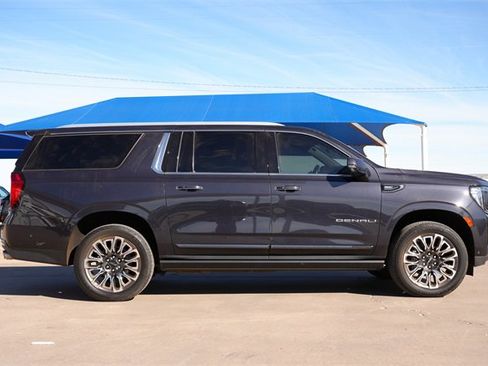 Used 2023 GMC Yukon XL Denali Ultimate image 3