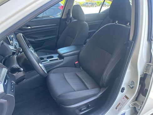 Used 2025 Nissan Altima 2.5 SV FWD image 37